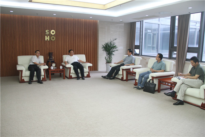 王正喜、錢一平會見中國紡織品進(jìn)出口商會會長江輝