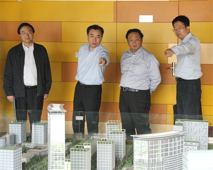 王正喜、周勇到鼓樓區(qū)考察調研