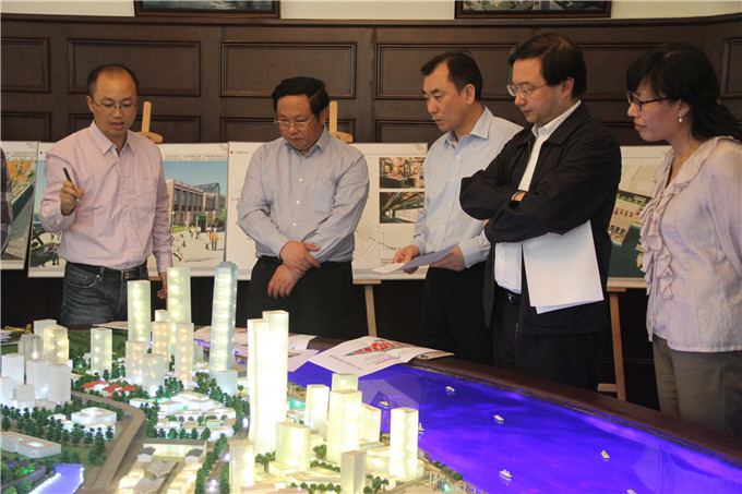 王正喜、周勇到鼓樓區(qū)考察調研