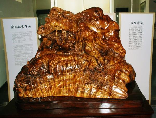 愛濤文化舉辦琉晶、金絲楠木藝術(shù)精品展