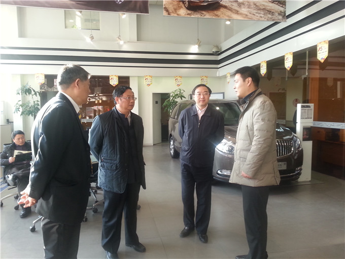 控股集團領導到天泓汽車康泓店看望慰問一線職工