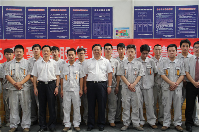 集團(tuán)領(lǐng)導(dǎo)王正喜、李結(jié)祥赴天泓集團(tuán)康泓店“送清涼”