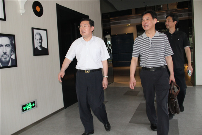 周謙赴蘇豪置業公司開展“三嚴三實”專題調研