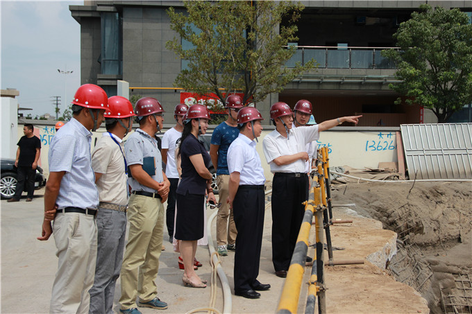 鄒允祥赴愛濤置業(yè)公司開展“三嚴(yán)三實(shí)”專題調(diào)研