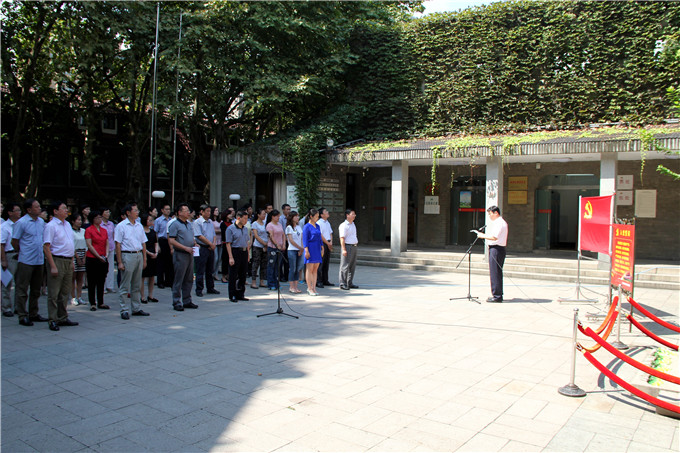 錢一平率紡織集團黨員干部赴梅園新村參觀“三嚴三實”專題教育展