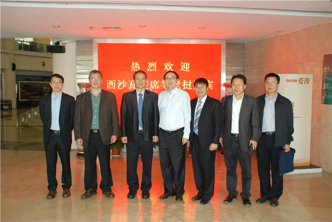 老撾國家工商委員會主席參觀愛濤藝術中心