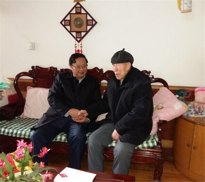 王正喜董事長、周勇總裁慰問老干部