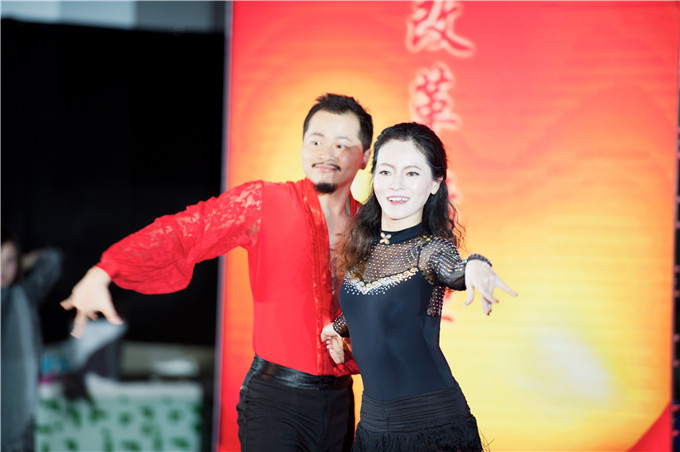 蘇豪控股集團舉行年度表彰大會暨新春文藝匯演