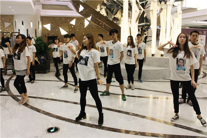 愛濤交響樂團舉辦5.25新百快閃，為走失兒童溫情呼吁