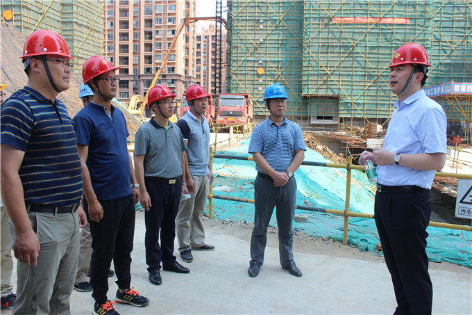 建設集團開展“送清涼”活動