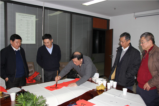 控股集團組織開展送“福”、送“春聯”活動