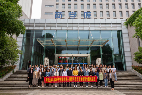 1640570333636914.jpg 青年思想政治教育專題培訓(xùn)班_副本.jpg