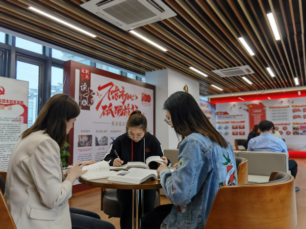 1661134976545879.jpg 讀書角_副本.jpg