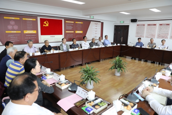 1696649827183280.jpg 慶中秋迎國慶 話團圓謀發(fā)展——蘇豪控股集團召開老干部座談會_副本.jpg